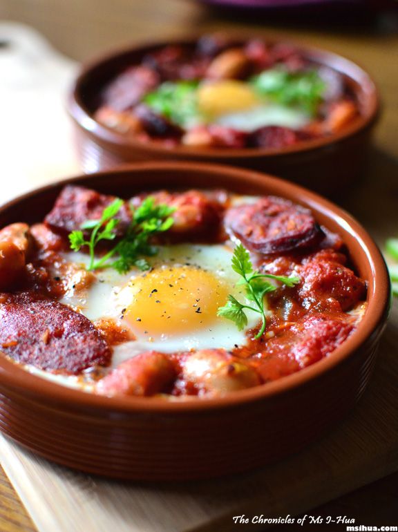 a-lazy-sunday-breakfast-recipe-spanish-baked-eggs-chorizo-with