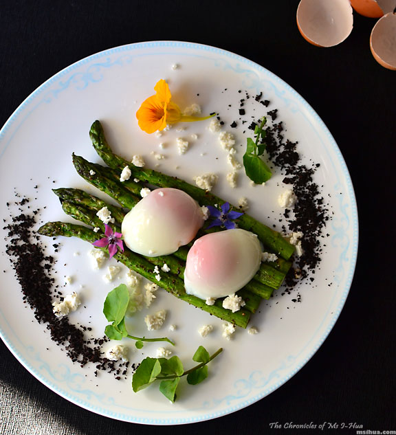 Sous Vide Poached Eggs with Grilled Asparagus Recipe