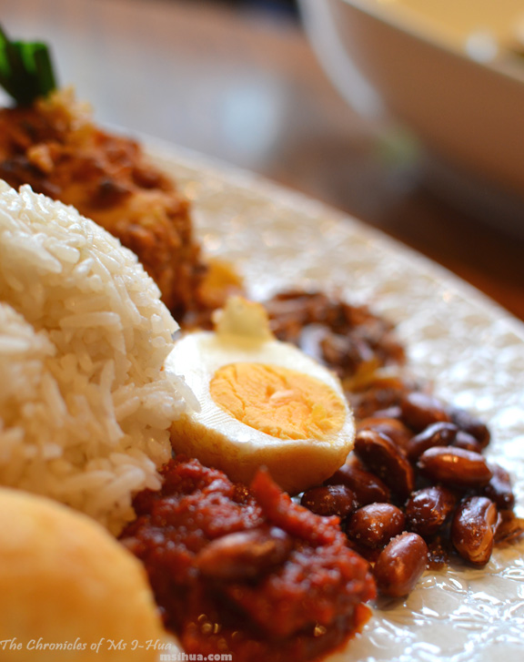 Nasi Lemak (Malaysian Coconut Milk Rice with Condiments) & Ayam Goreng ...