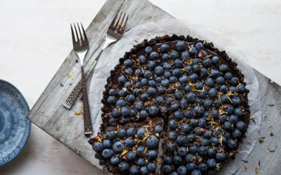 No-Bake Blueberry Chocolate Tart with Oreo & Sea Salt Chips Base